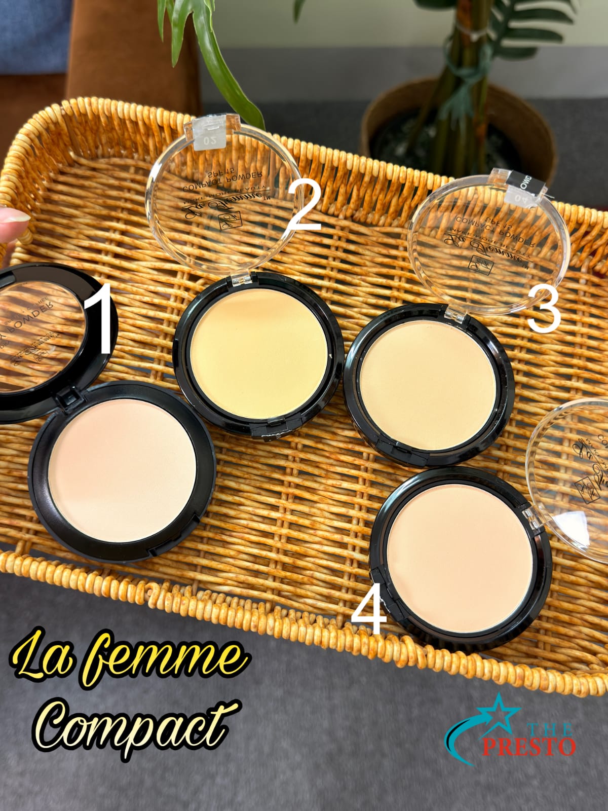 La Femme Compact Powder SPF 15 La Femme Compact Powder SPF 15