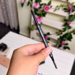 NOVO Triangle Eyebrow Pencil