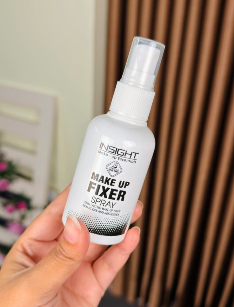 INSIGHT makeup fixer spray